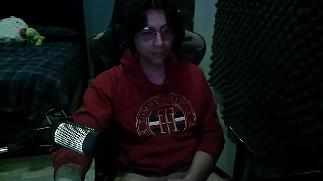 Snapshot of craker6999 chatting on February 10, 5:00 am craker6999 online show from February 10, 5:00 am