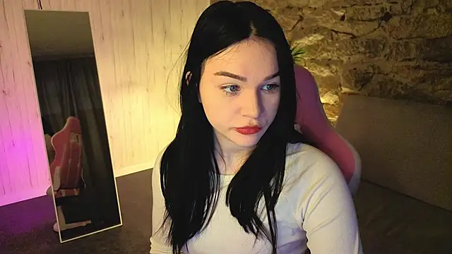 JadeCharm online show from February 9, 8:40 am