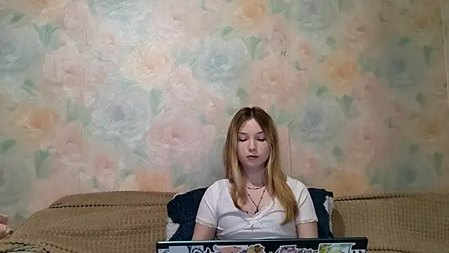 CuteLunya online show from April 7, 2:17 pm