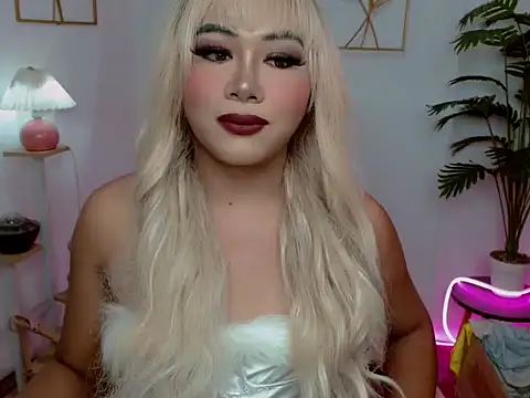 Serenity Mooree online show from March 27, 12:27 am