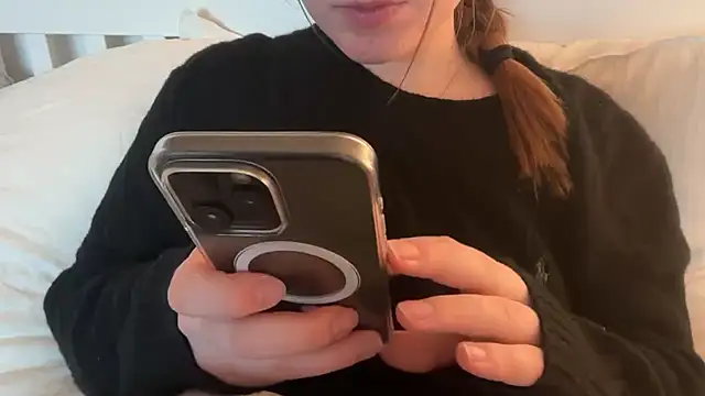 Lucyschickt online show from April 30, 6:36 pm
