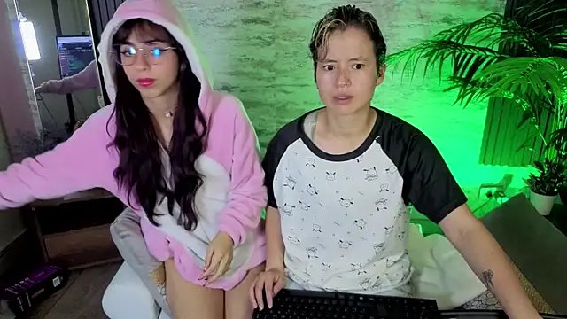 Snapshot of suggar_angel chatting on March 12, 12:00 pm suggar angel online show from March 12, 12:00 pm