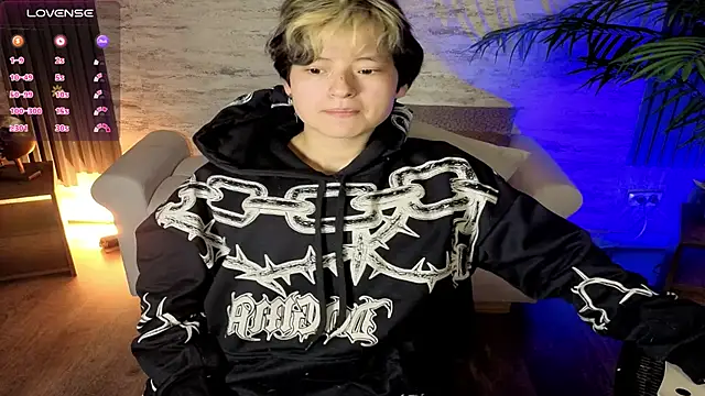 Snapshot of suggar_angel chatting on March 13, 12:12 pm suggar angel online show from March 13, 12:12 pm