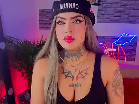 Niki adams001 online show from February 6, 9:40 pm