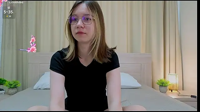 alorenna online show from February 12, 6:19 am