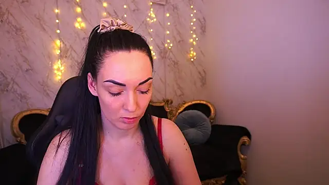 Effie luvv online show from February 8, 12:41 pm