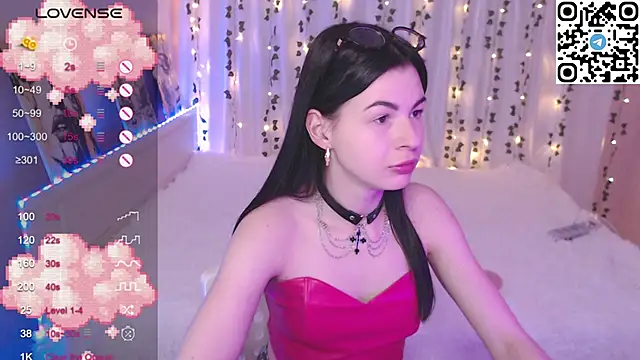 Stephanie Bloom online show from February 4, 7:31 pm