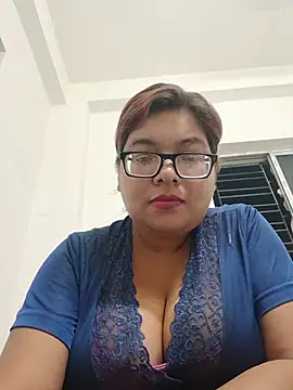 Elie Hallway online show from May 15, 6:48 pm
