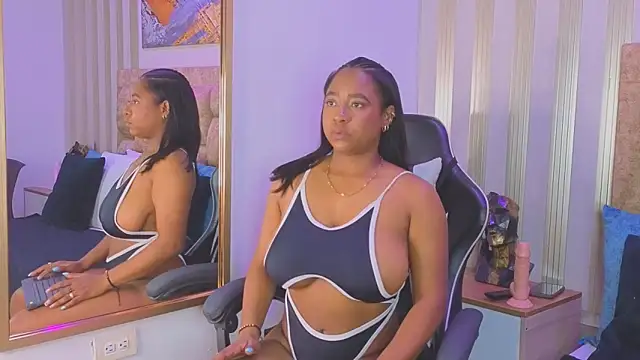 Snapshot of amara_queen_ chatting on March 6, 1:07 pm amara queen online show from March 6, 1:07 pm