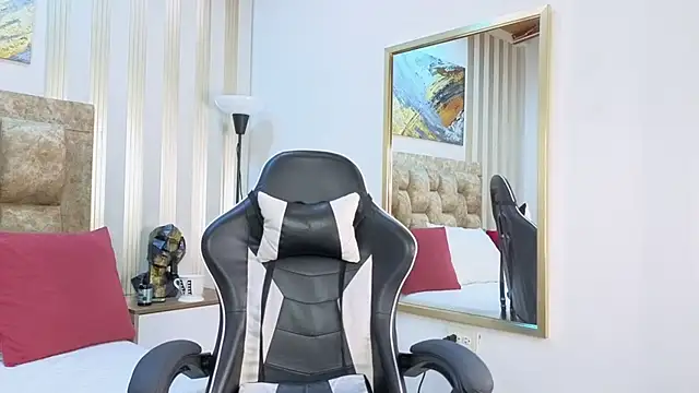 Snapshot of amara_queen_ chatting on March 15, 12:44 pm amara queen online show from March 15, 12:44 pm