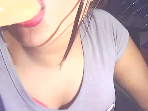 Nusrat Faria online show from May 19, 9:43 pm