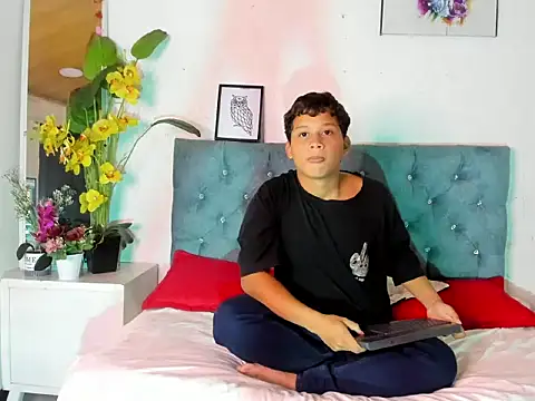 AlexDuMontt online show from February 2, 7:45 pm