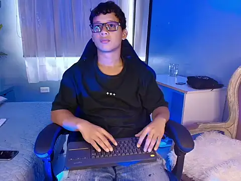 AlexDuMontt online show from February 7, 8:12 pm