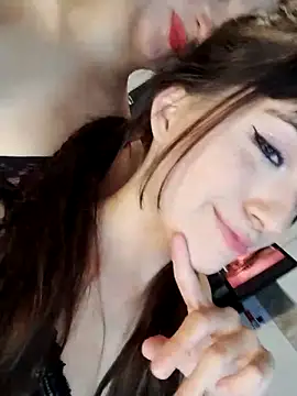 dieciochoyundia online show from April 11, 1:43 am