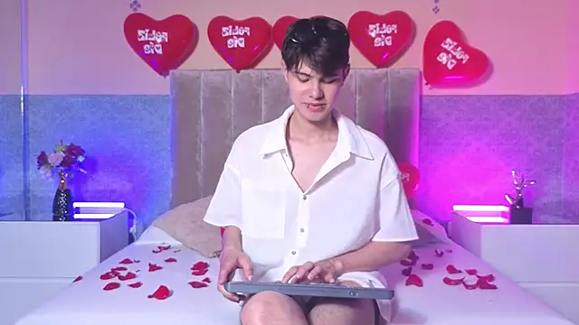 Derek Sinn online show from February 14, 9:11 pm