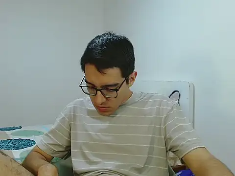 Snapshot of NickFin chatting on March 22, 7:39 pm NickFin online show from March 22, 7:39 pm