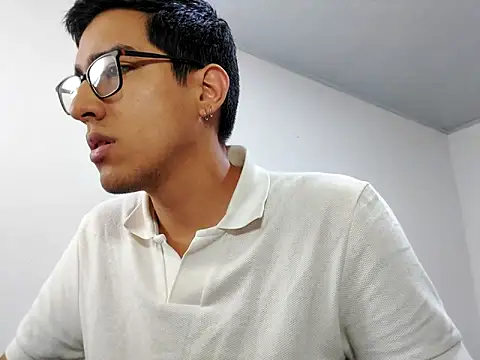 Snapshot of NickFin chatting on March 24, 5:18 pm NickFin online show from March 24, 5:18 pm