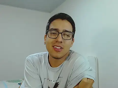 Snapshot of NickFin chatting on March 28, 3:39 am NickFin online show from March 28, 3:39 am