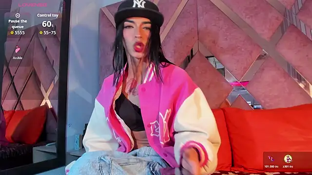 Snapshot of MeghanQueen__ chatting on March 4, 6:52 am MeghanQueen online show from March 4, 6:52 am