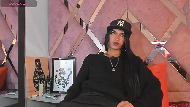 Snapshot of MeghanQueen__ chatting on March 13, 6:20 am MeghanQueen online show from March 13, 6:20 am