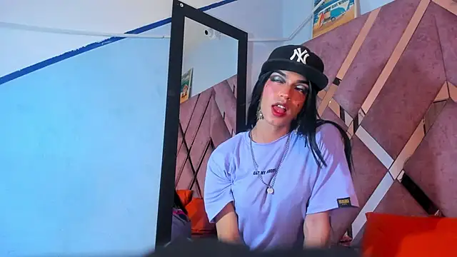 Snapshot of MeghanQueen__ chatting on March 21, 5:12 am MeghanQueen online show from March 21, 5:12 am