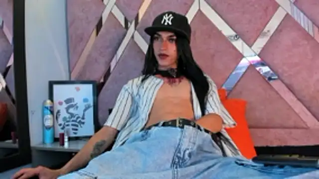 MeghanQueen   online show from May 11, 3:56 am