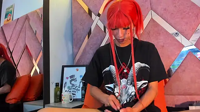 MeghanQueen   online show from May 12, 5:37 am
