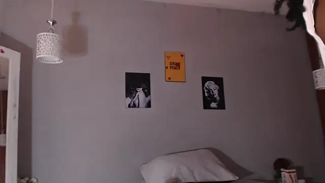 Snapshot of arianna_rossi11 chatting on April 6, 12:39 pm arianna rossi11 online show from April 6, 12:39 pm