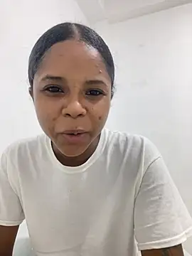 LIA PARKERR online show from April 29, 4:16 am