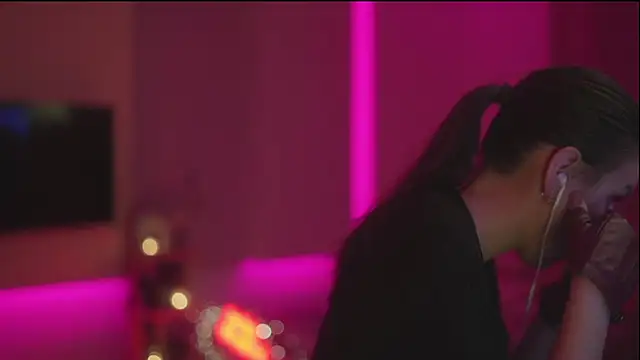 Snapshot of kiara_danger chatting on February 13, 7:54 pm kiara danger online show from February 13, 7:54 pm