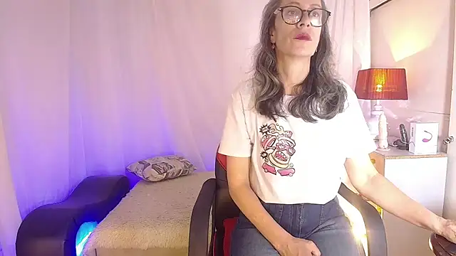 laurasofia45 online show from March 31, 12:12 am