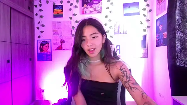 IvyStone  online show from April 13, 6:35 pm