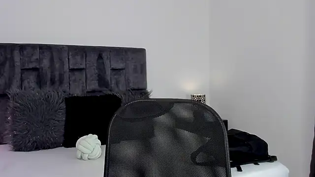 Snapshot of Malory_Saenzz chatting on February 8, 4:10 pm Malory Saenzz online show from February 8, 4:10 pm