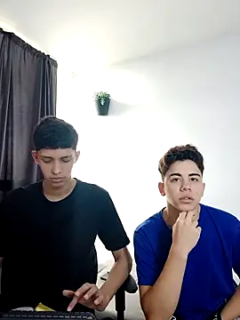 Snapshot of Jeunes_Grossieres chatting on February 2, 5:44 pm Jeunes Grossieres online show from February 2, 5:44 pm