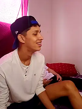 Snapshot of Jeunes_Grossieres chatting on February 6, 7:39 pm Jeunes Grossieres online show from February 6, 7:39 pm