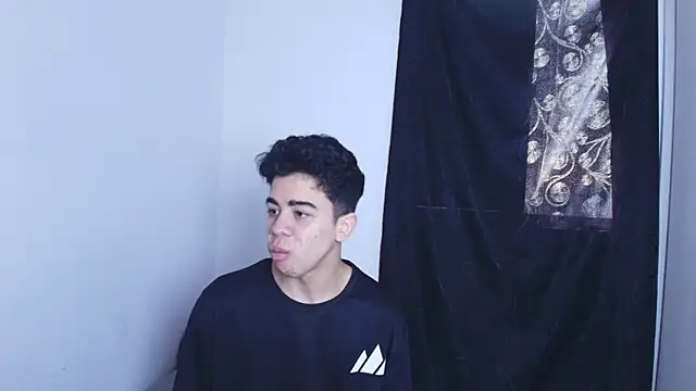 Snapshot of Jeunes_Grossieres chatting on February 10, 6:56 pm Jeunes Grossieres online show from February 10, 6:56 pm