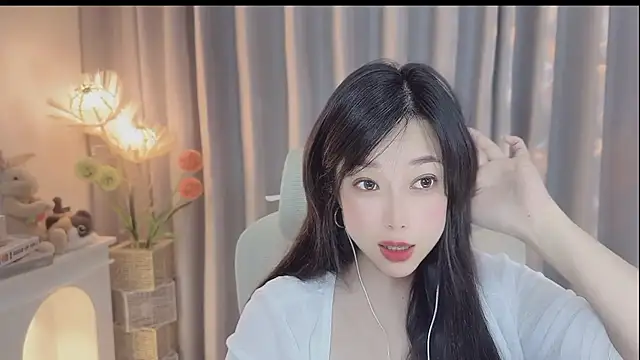 Snapshot of Yumi_yuni chatting on April 18, 1:04 pm Yumi yuni online show from April 18, 1:04 pm