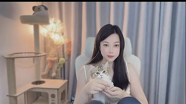Snapshot of Yumi_yuni chatting on May 6, 1:16 pm Yumi yuni online show from May 6, 1:16 pm