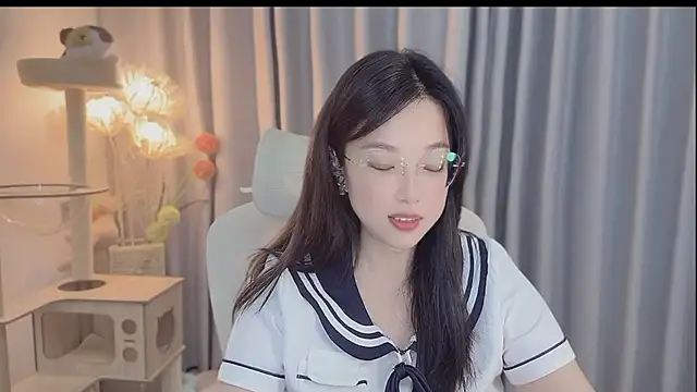 Snapshot of Yumi_yuni chatting on May 9, 2:33 pm Yumi yuni online show from May 9, 2:33 pm
