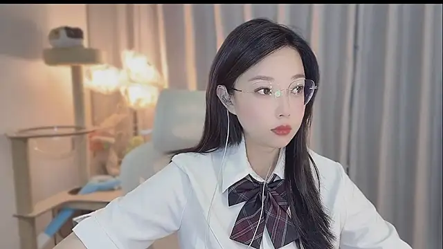 Snapshot of Yumi_yuni chatting on May 16, 11:25 pm Yumi yuni online show from May 16, 11:25 pm
