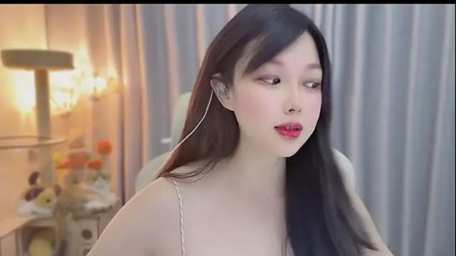 Snapshot of Yumi_yuni chatting on June 5, 12:22 pm Yumi yuni online show from June 5, 12:22 pm