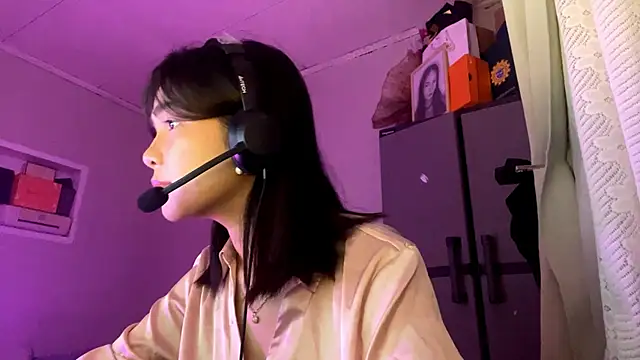 ConstancePorrini online show from February 2, 3:33 pm