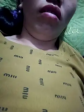 hot-luna- online show from May 2, 10:04 pm