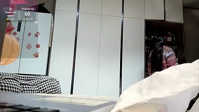 Tsuki-y online show from April 3, 3:10 pm