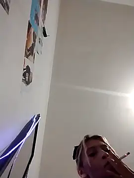 amairany27 online show from March 24, 4:50 am