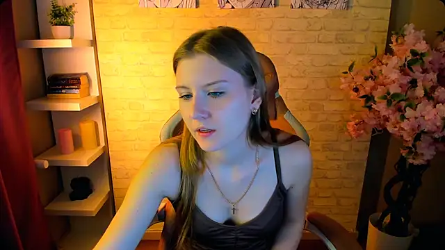 Caroline Desire  online show from February 24, 7:50 am