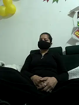 Suhanahotty1 online show from February 12, 5:02 am