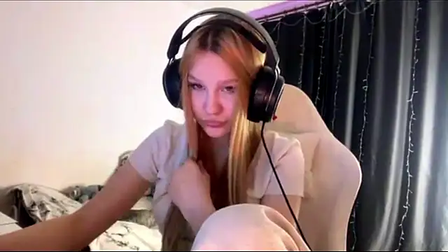 axin burnell online show from March 26, 6:02 pm