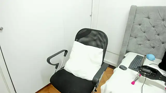 Snapshot of BianncaDiaz chatting on March 13, 12:56 pm BianncaDiaz online show from March 13, 12:56 pm