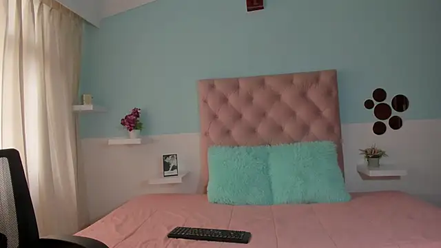 Snapshot of kendall_hernandez chatting on March 16, 1:59 pm kendall hernandez online show from March 16, 1:59 pm